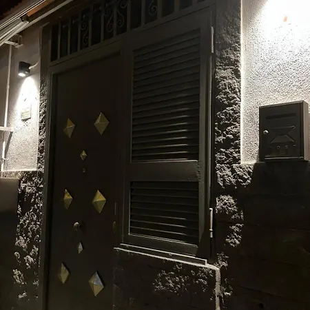 Phaedra House בית נופש *