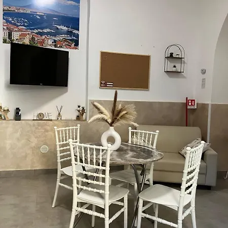 Phaedra House בית נופש *