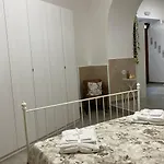 Phaedra House בית נופש *